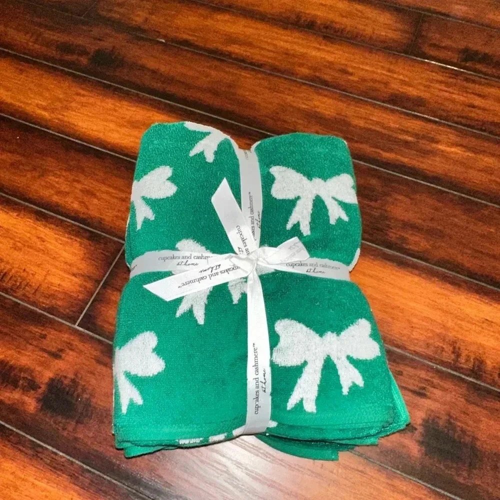 New Holiday Cupcakes and Cashmere 6 Piece Cotton BathTowel set green & white bow